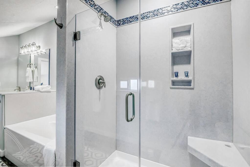 New Tri-Level Home With Ocean View And 3 En-Suite Bedrooms! Depoe Bay Dış mekan fotoğraf