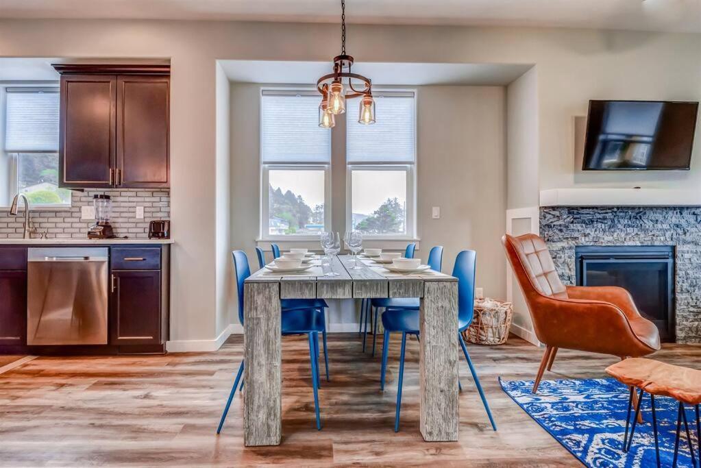 New Tri-Level Home With Ocean View And 3 En-Suite Bedrooms! Depoe Bay Dış mekan fotoğraf